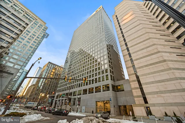 $690,000 | 1111 19th Street North, Unit 1903, Arlington, VA 22209