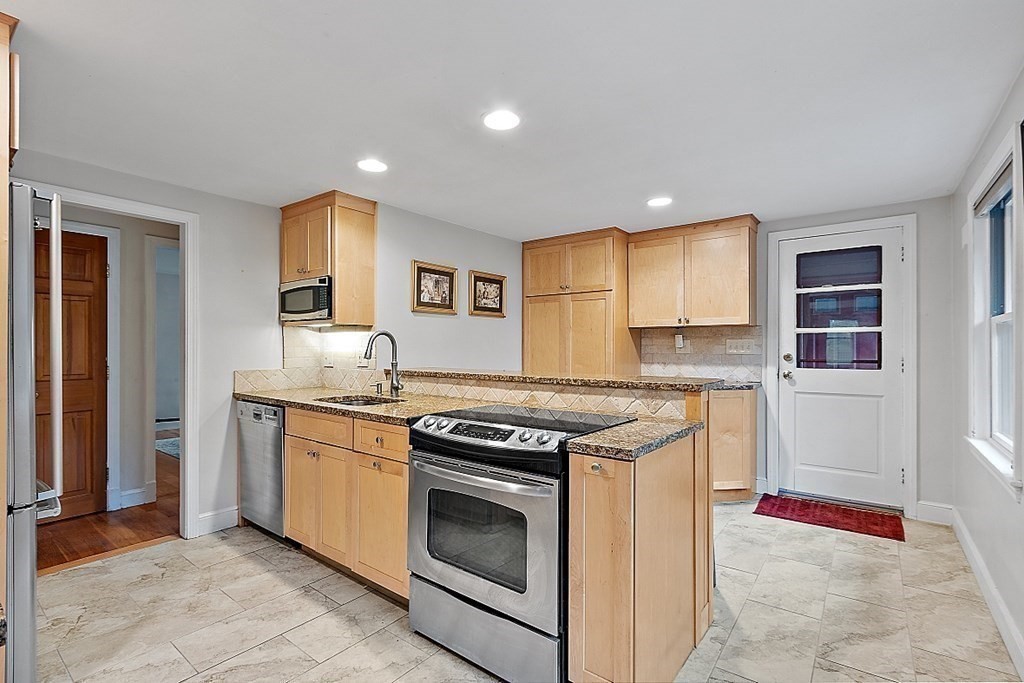 149 Tahattawan Road Littleton, MA 01460 - Photo 4 of 42 Gallery Image 4
