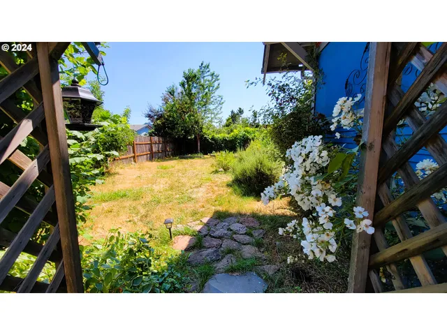 $415,000 | 316 North 9th Street, Cottage Grove, OR 97424