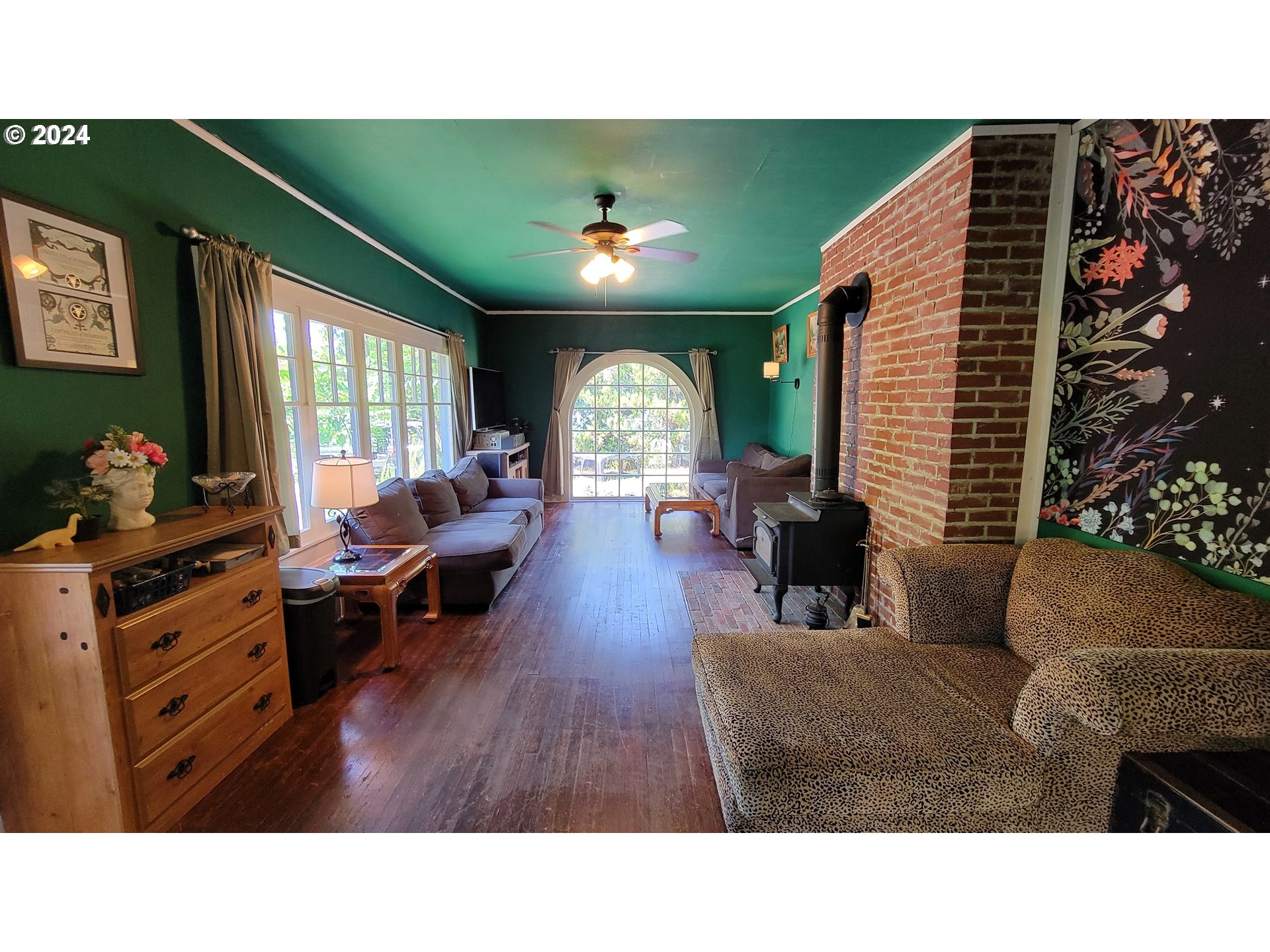 316 North 9th Street Cottage Grove, OR 97424 - Photo 6 of 32 Living Room