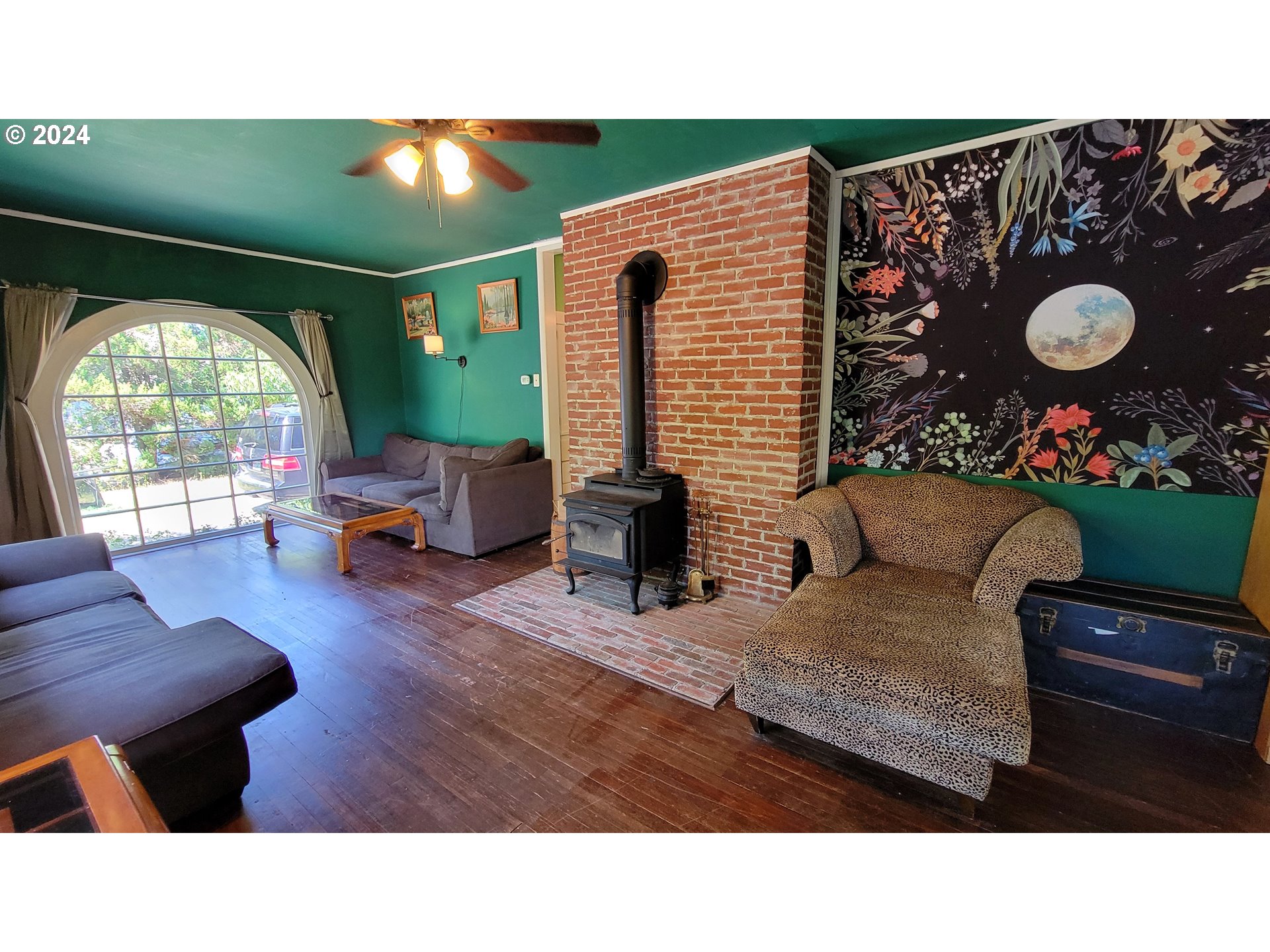 316 North 9th Street Cottage Grove, OR 97424 - Photo 7 of 32 Living Room