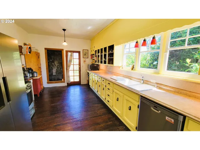 $415,000 | 316 North 9th Street, Cottage Grove, OR 97424