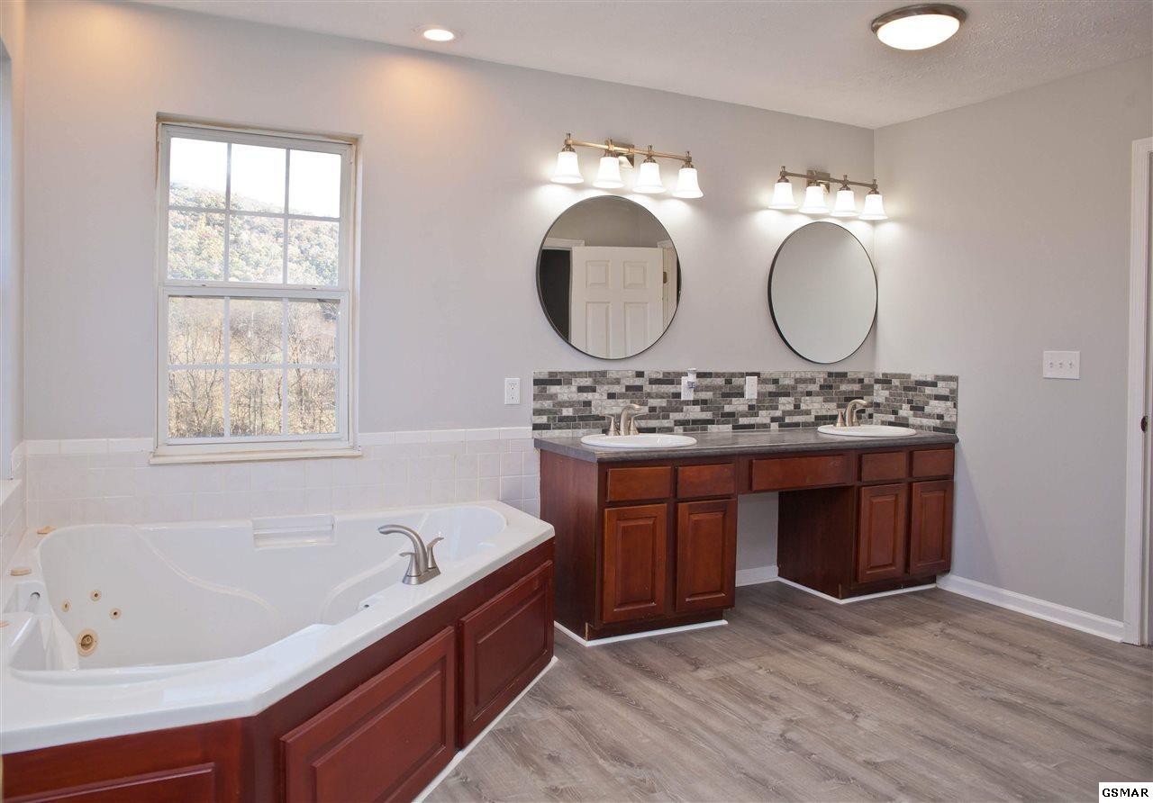 236 South Flat Creek Road Sevierville, TN 37876 - Photo 18 of 24