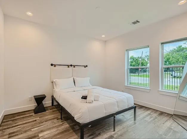 $3,000 | 4902 Nichols Street, Houston, TX 77020