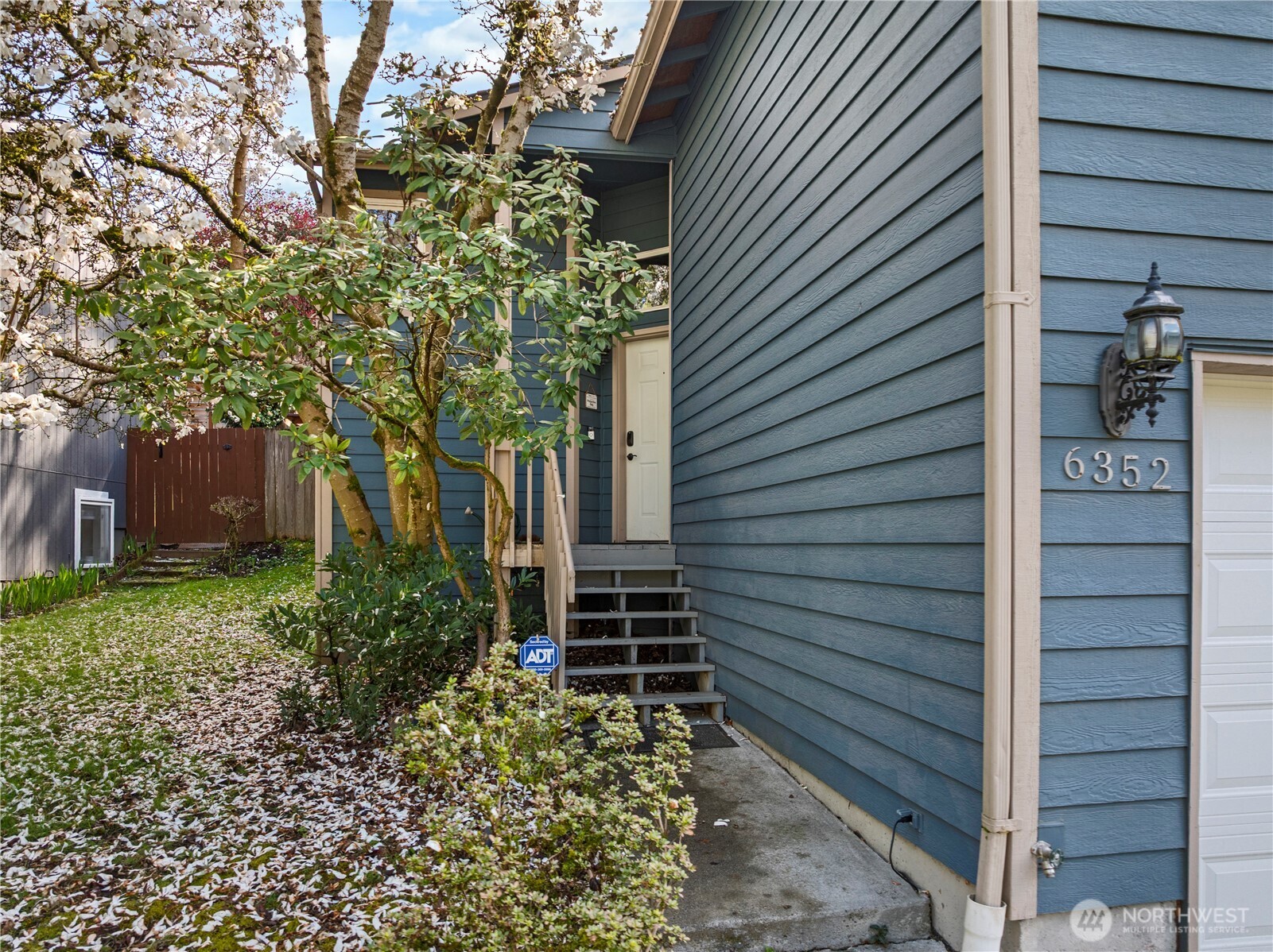 6352 24th Avenue Southwest Seattle, WA 98106 - Photo 5 of 34