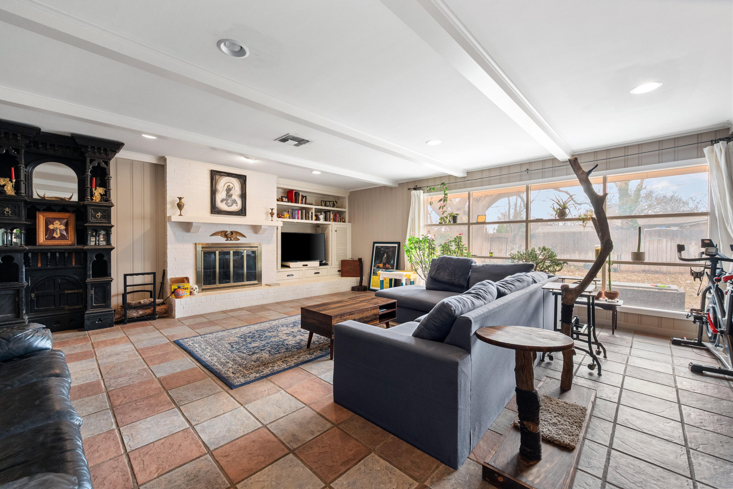 3309 42nd Street Lubbock, TX 79413 - Photo 5 of 31 Living Room