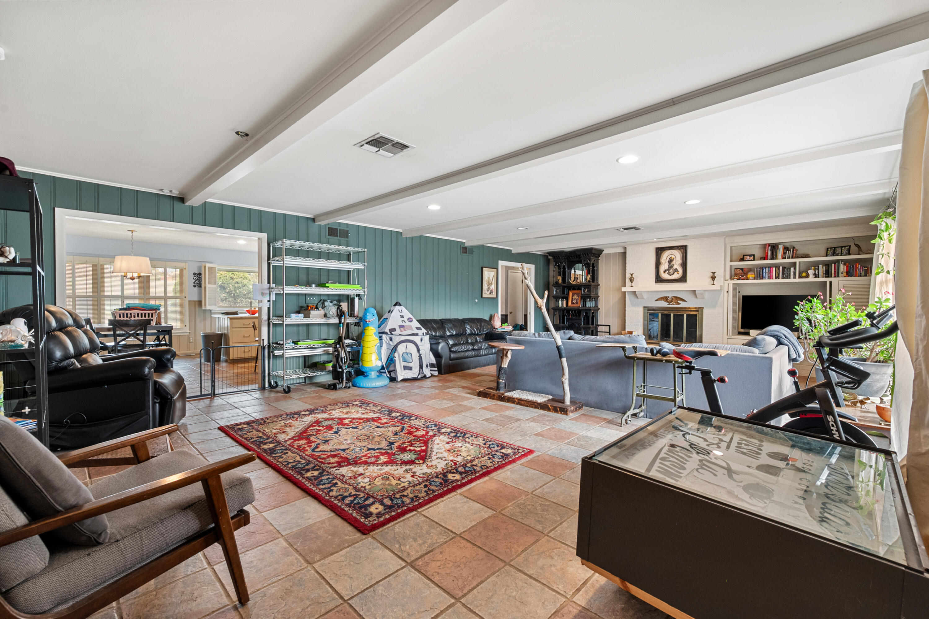 3309 42nd Street Lubbock, TX 79413 - Photo 6 of 31 Living Room