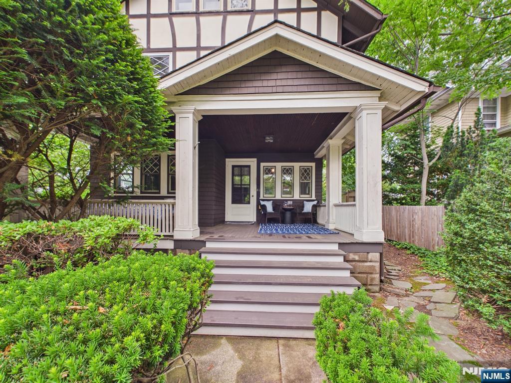 41 Randolph Place Ridgewood, NJ 07450 - Photo 2 of 29