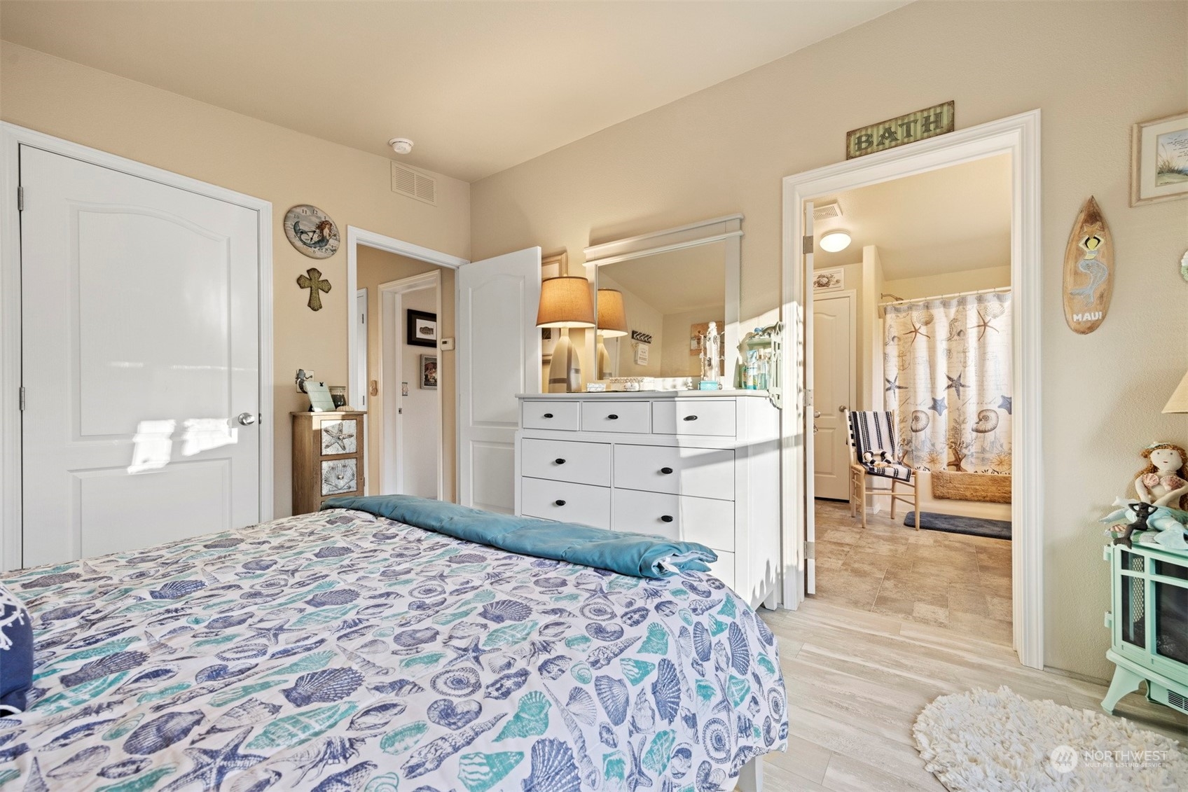 8585 Harborview Road, Unit 16 Blaine, WA 98230 - Photo 11 of 30 Gallery Image 11