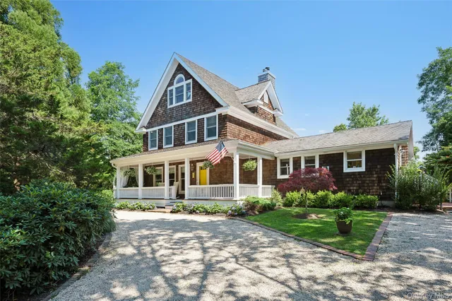 $1,895,000 | 409 Old Canoe Place Road, Southampton, NY 11968