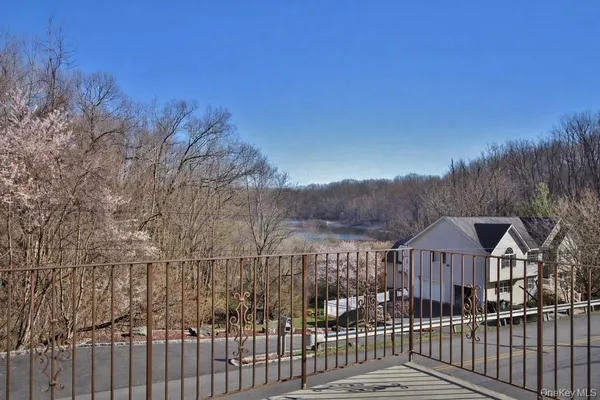 $425,000 | 193 Bucks Hollow Road, Mahopac, NY 10541