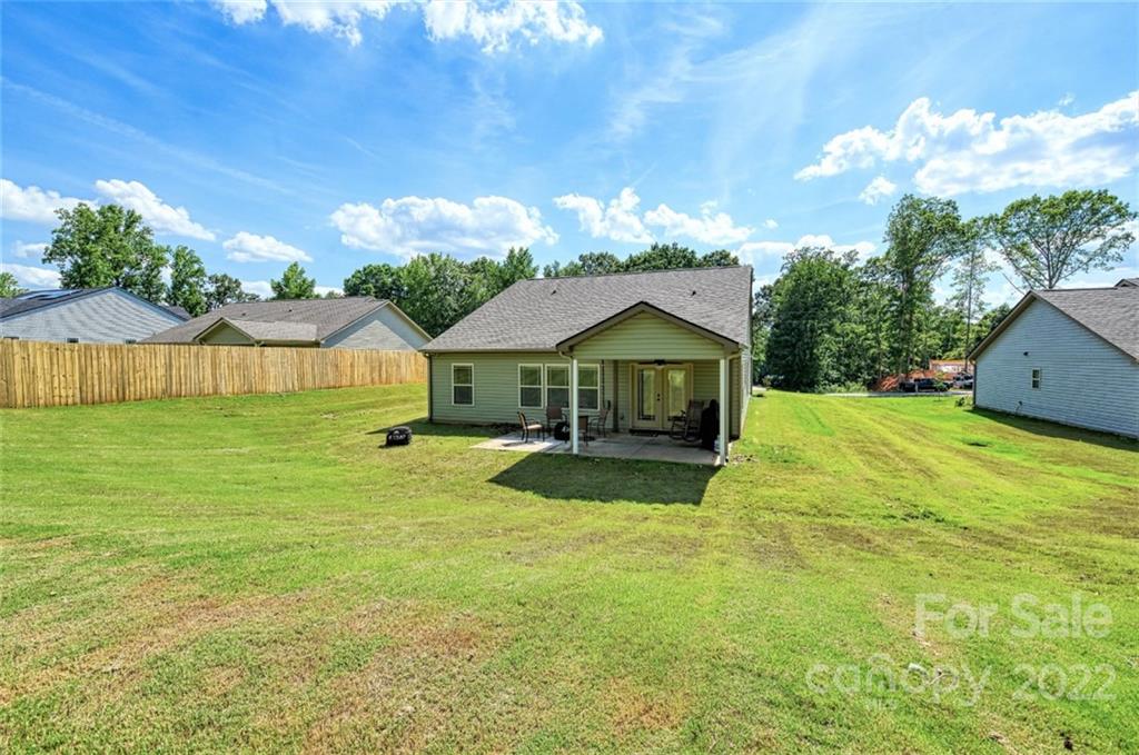 233 Sunward Path Inman, SC 29349 - Photo 46 of 48 a front view of a house with yard and green space