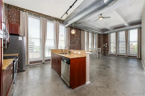 $1,500 | 1136 Washington Avenue, Unit 407, St. Louis, MO 63101