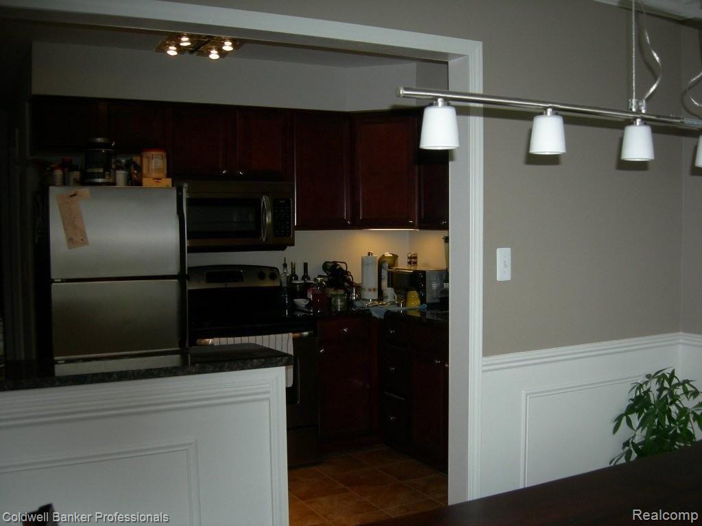 100 West Hickory Grove Road, Unit 8 Bloomfield Hills, MI 48304 - Photo 5 of 11 Dining Room open to kitchen