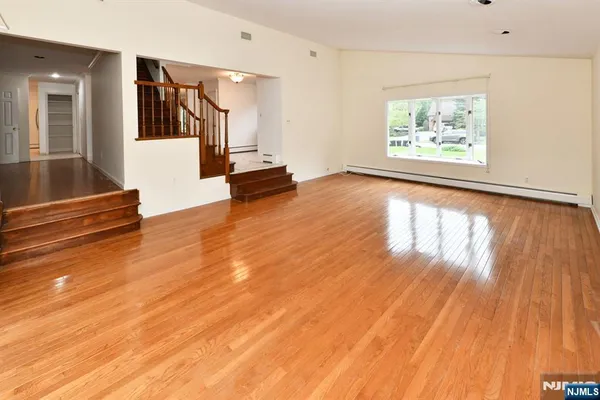 $5,800 | 22 Gloria Drive, Allendale, NJ 07401