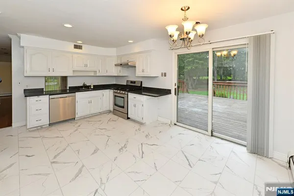 $5,800 | 22 Gloria Drive, Allendale, NJ 07401