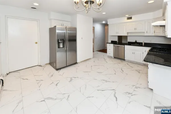 $5,800 | 22 Gloria Drive, Allendale, NJ 07401