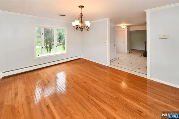 $5,800 | 22 Gloria Drive, Allendale, NJ 07401