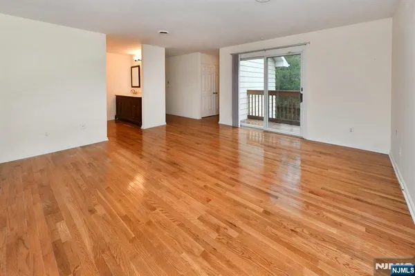 $5,800 | 22 Gloria Drive, Allendale, NJ 07401