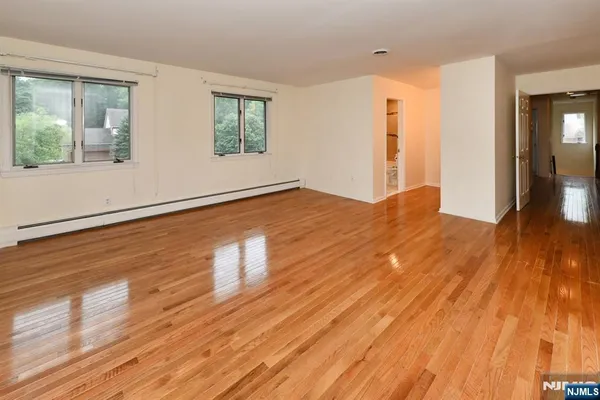 $5,800 | 22 Gloria Drive, Allendale, NJ 07401