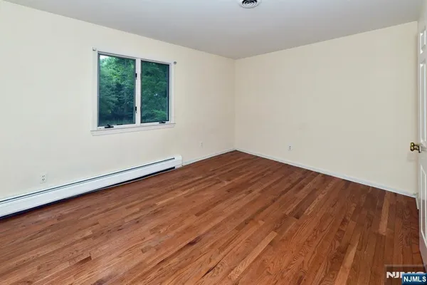 $5,800 | 22 Gloria Drive, Allendale, NJ 07401