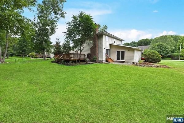 $5,800 | 22 Gloria Drive, Allendale, NJ 07401