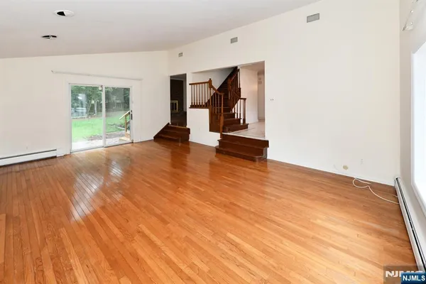 $5,800 | 22 Gloria Drive, Allendale, NJ 07401
