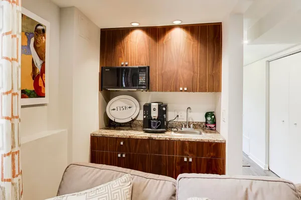 $435,000 | 512 South Grove Avenue, Oak Park, IL 60304