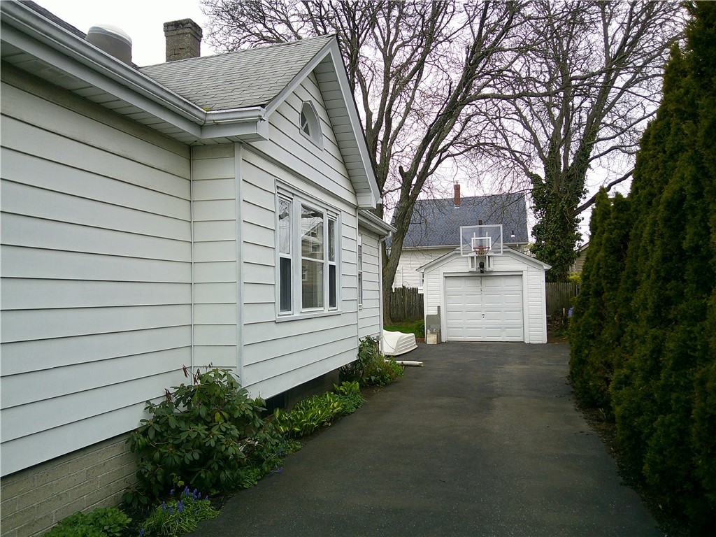 39 Benjamin Street Pawtucket, RI 02861 - Photo 3 of 3