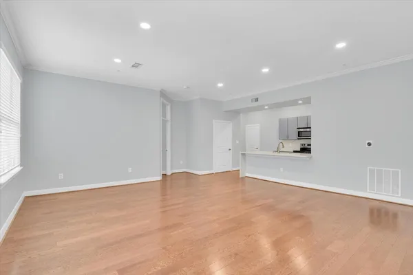 $1,985 | 300 St Joseph Parkway, Unit 309, Houston, TX 77002