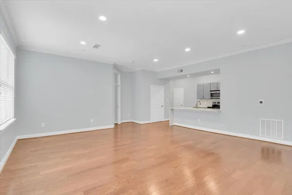 $1,985 | 300 St Joseph Parkway, Unit 309, Houston, TX 77002
