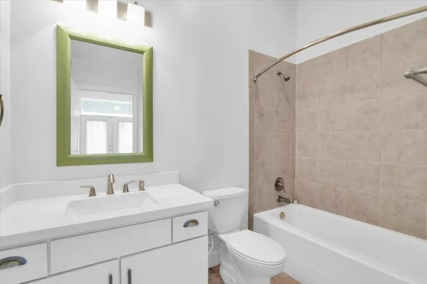 $1,985 | 300 St Joseph Parkway, Unit 309, Houston, TX 77002