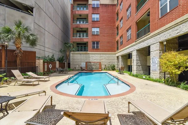 $1,985 | 300 St Joseph Parkway, Unit 309, Houston, TX 77002