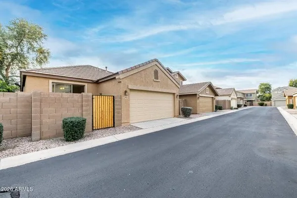 $2,200 | 2854 South Peel Drive, Gilbert, AZ 85295
