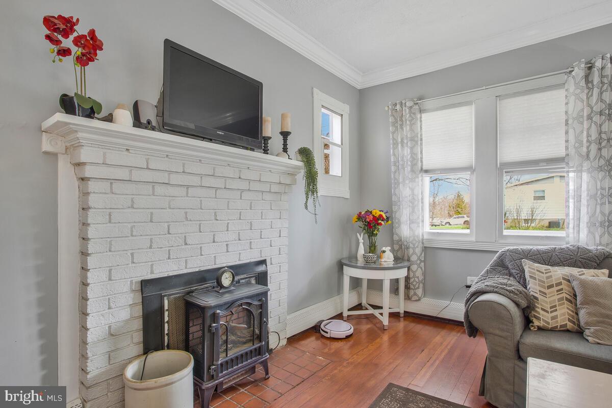 1724 Quantico Road Edgewater, MD 21037 - Photo 8 of 58 a living room with furniture and a fireplace