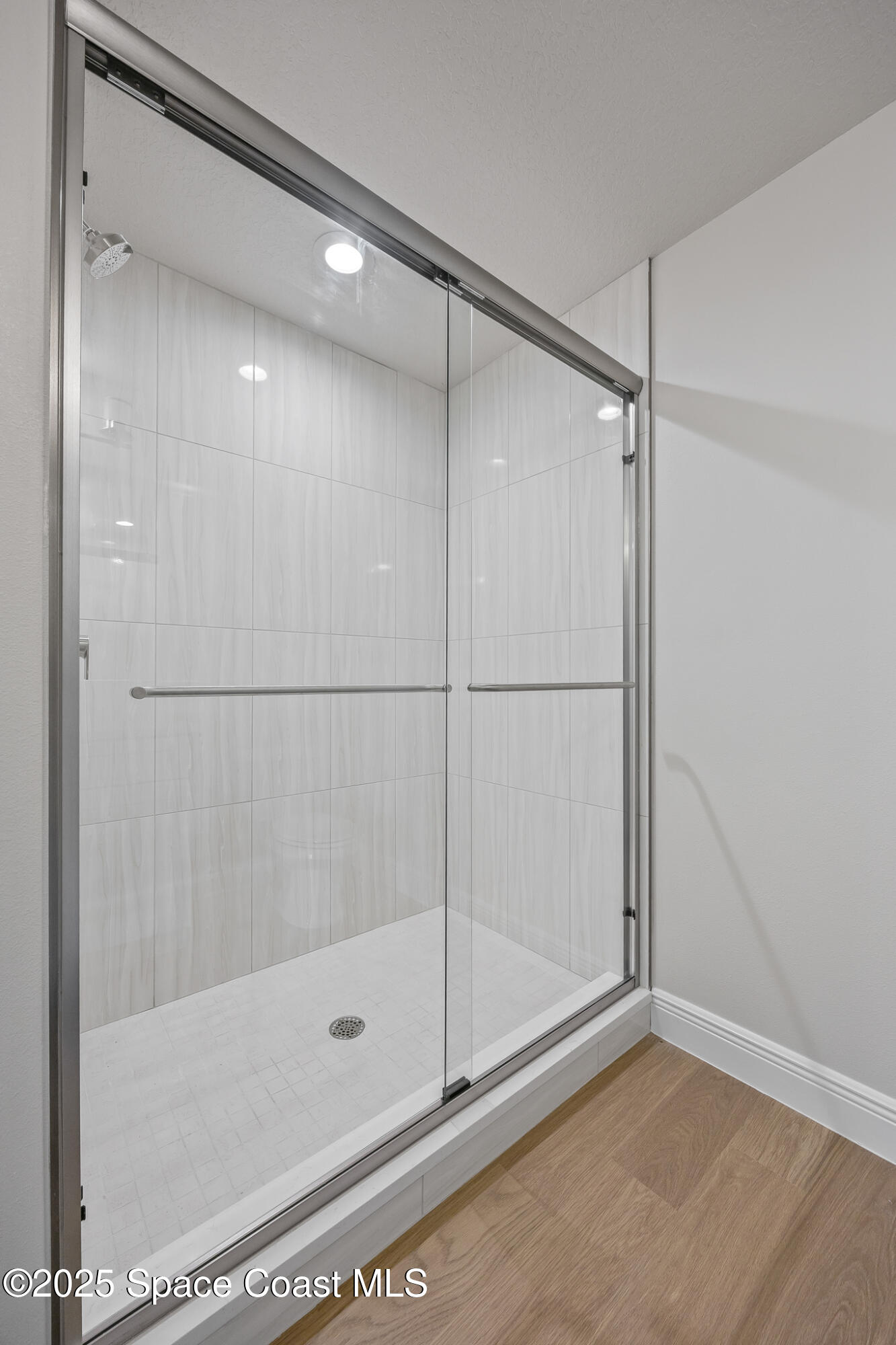 178 Hidden Wds Place Melbourne, FL 32901 - Photo 16 of 24 a bathroom with a glass shower door