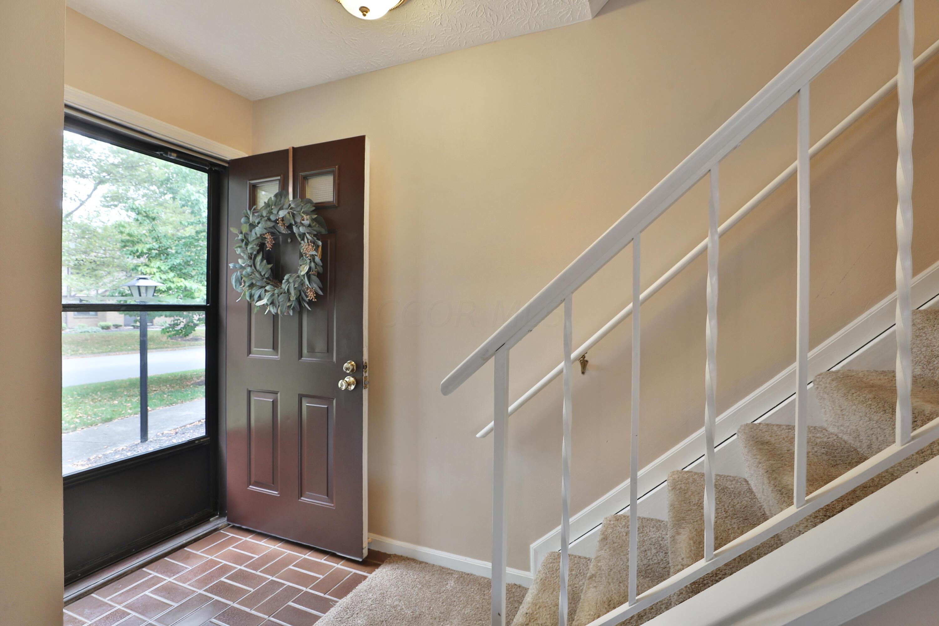 5365 Reed Road Columbus, OH 43235 - Photo 3 of 37 Welcoming Foyer