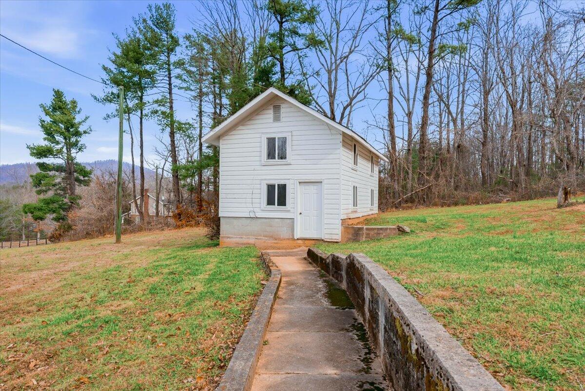 9419 Franklin Street Ferrum, VA 24088 - Photo 53 of 100 a view of a backyard of the house
