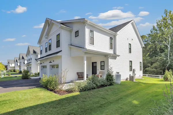 $599,900 | 37 Old Rte 7, Unit 3, Brookfield, CT 06804