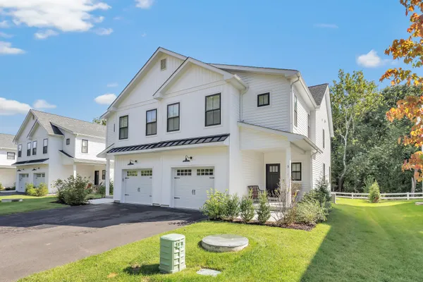 $599,900 | 37 Old Rte 7, Unit 3, Brookfield, CT 06804