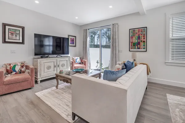 $599,900 | 37 Old Rte 7, Unit 3, Brookfield, CT 06804