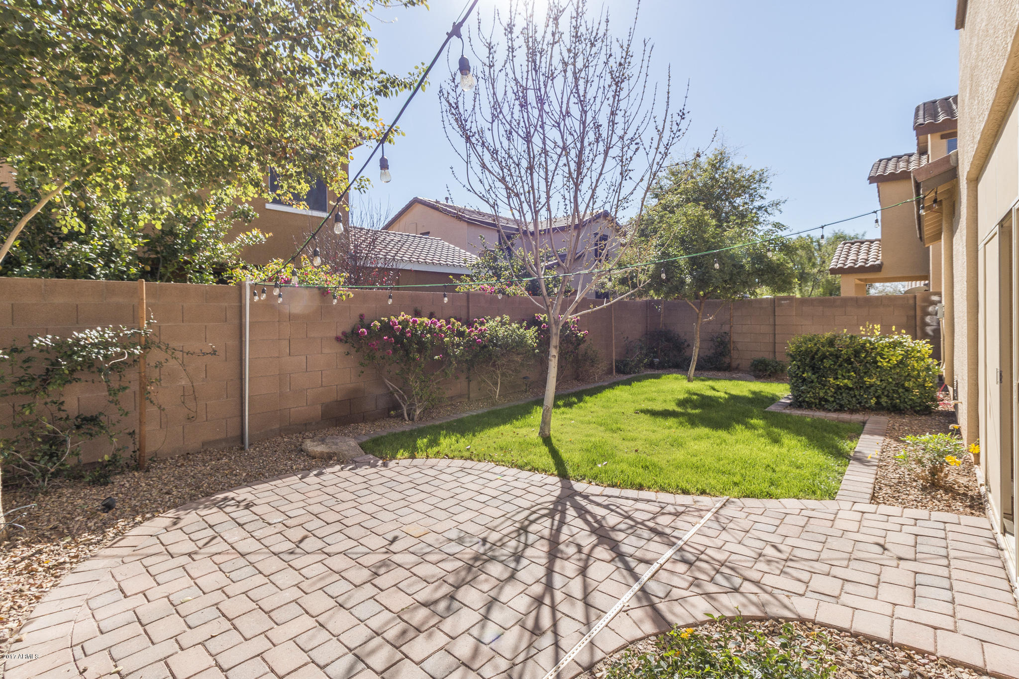 2091 South Martingale Road Gilbert, AZ 85295 - Photo 17 of 26 17) BACKYARD