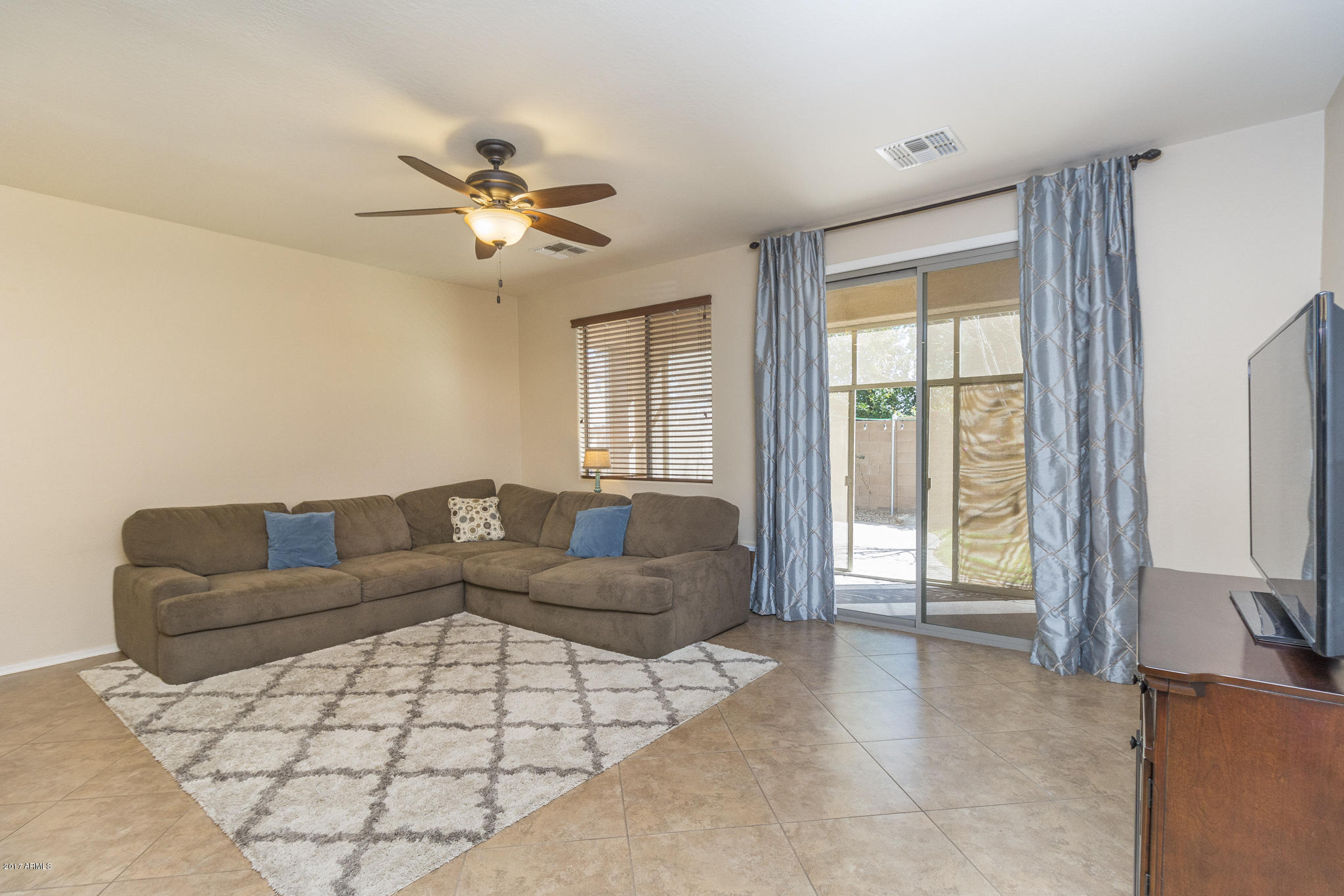 2091 South Martingale Road Gilbert, AZ 85295 - Photo 3 of 26 3) GREAT ROOM