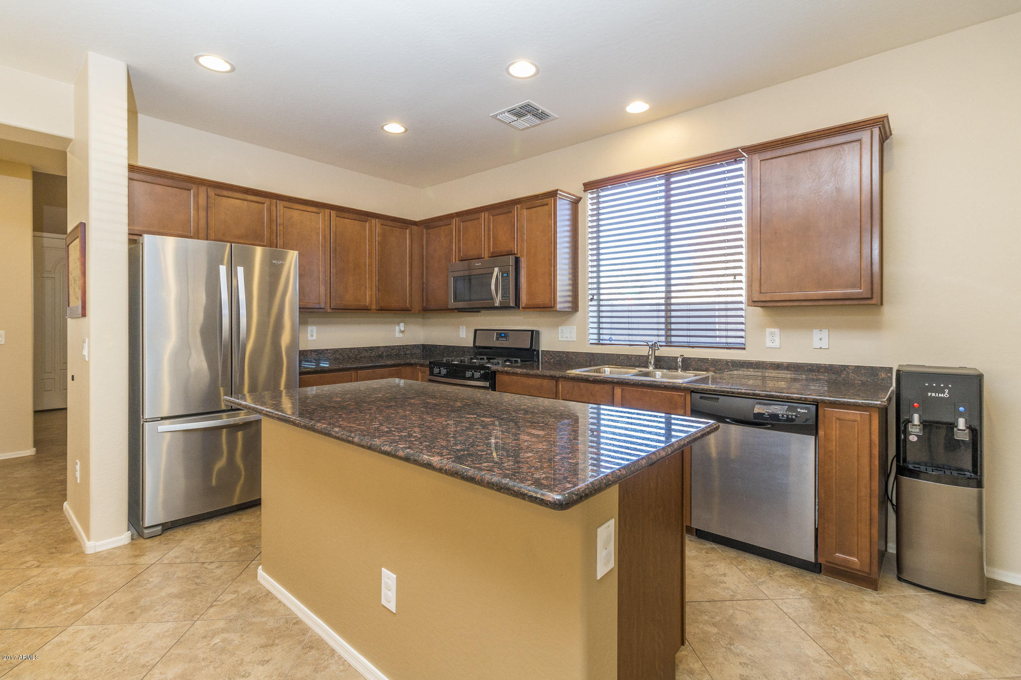 2091 South Martingale Road Gilbert, AZ 85295 - Photo 4 of 26 4) KITCHEN