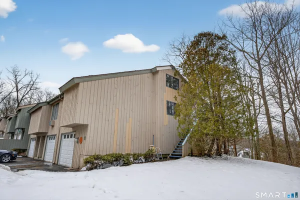$215,000 | 95 Wauwinet Trail, Unit 95, Guilford, CT 06437