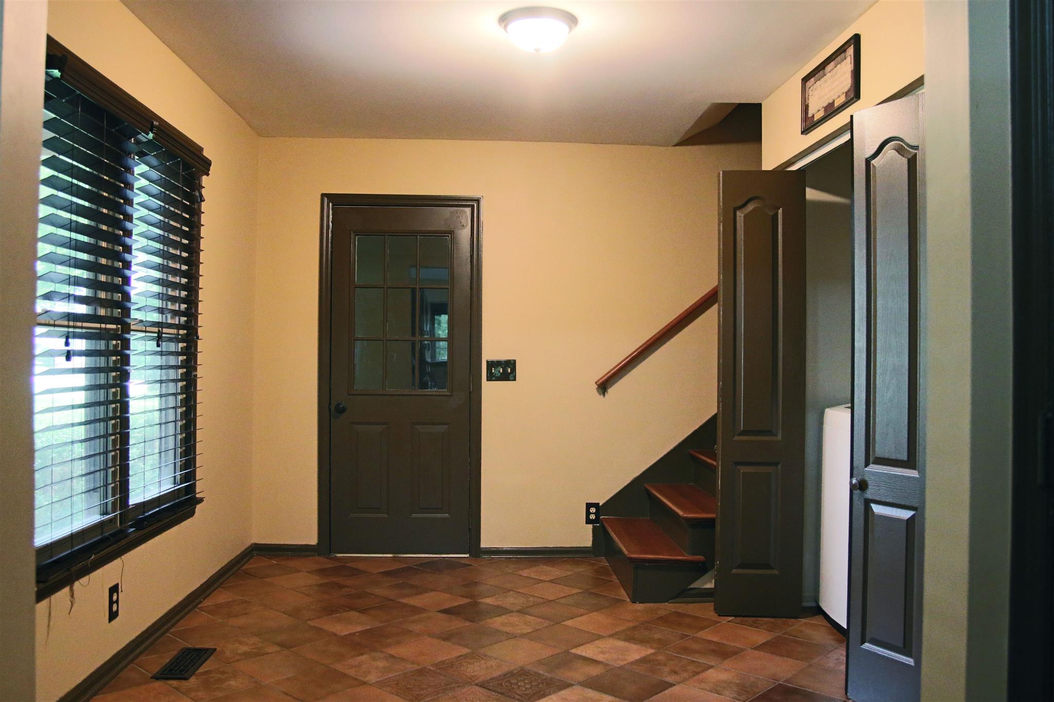 39 Smoke Rise Circle Manchester, TN 37355 - Photo 18 of 29 a view of an entryway