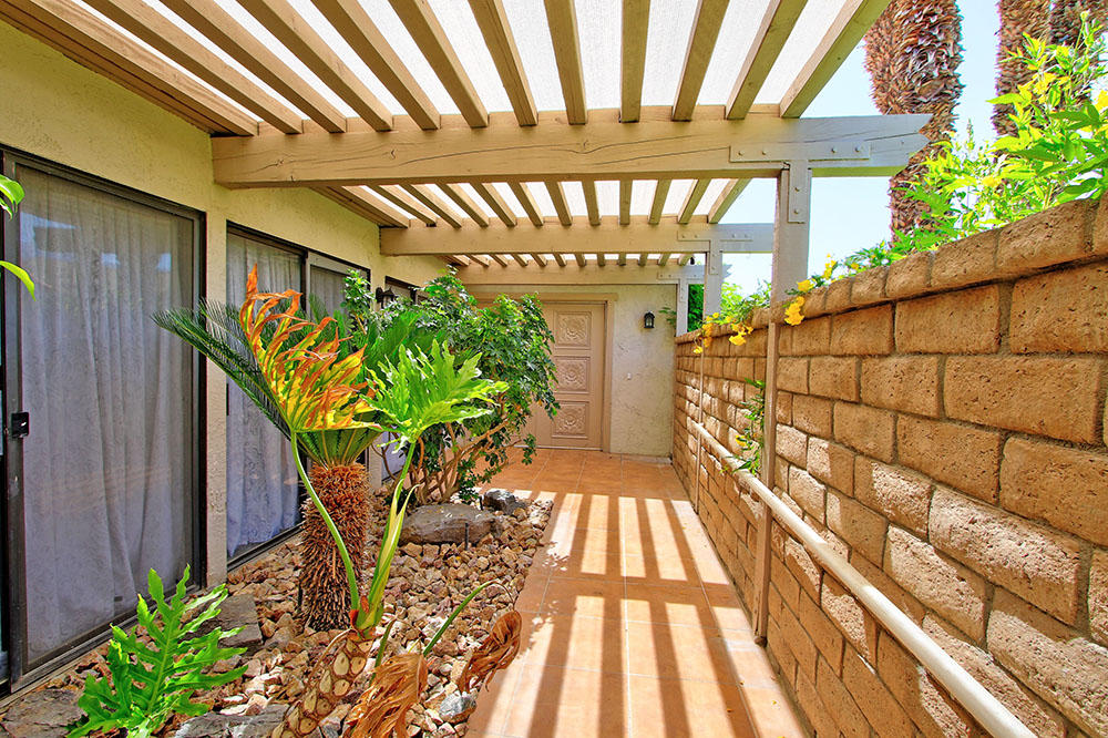 6023 East Driver Road Palm Springs, CA 92264 - Photo 4 of 25 018 COURTYARD