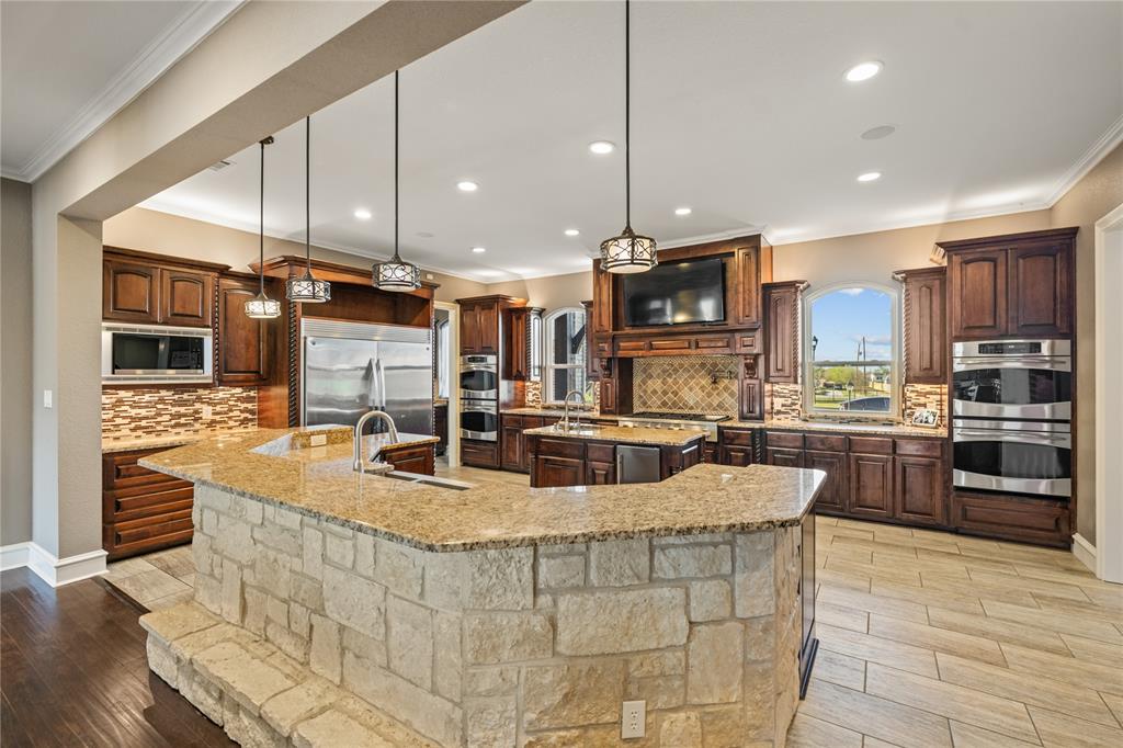 6925 Sky Road Joshua, TX 76058 - Photo 10 of 37