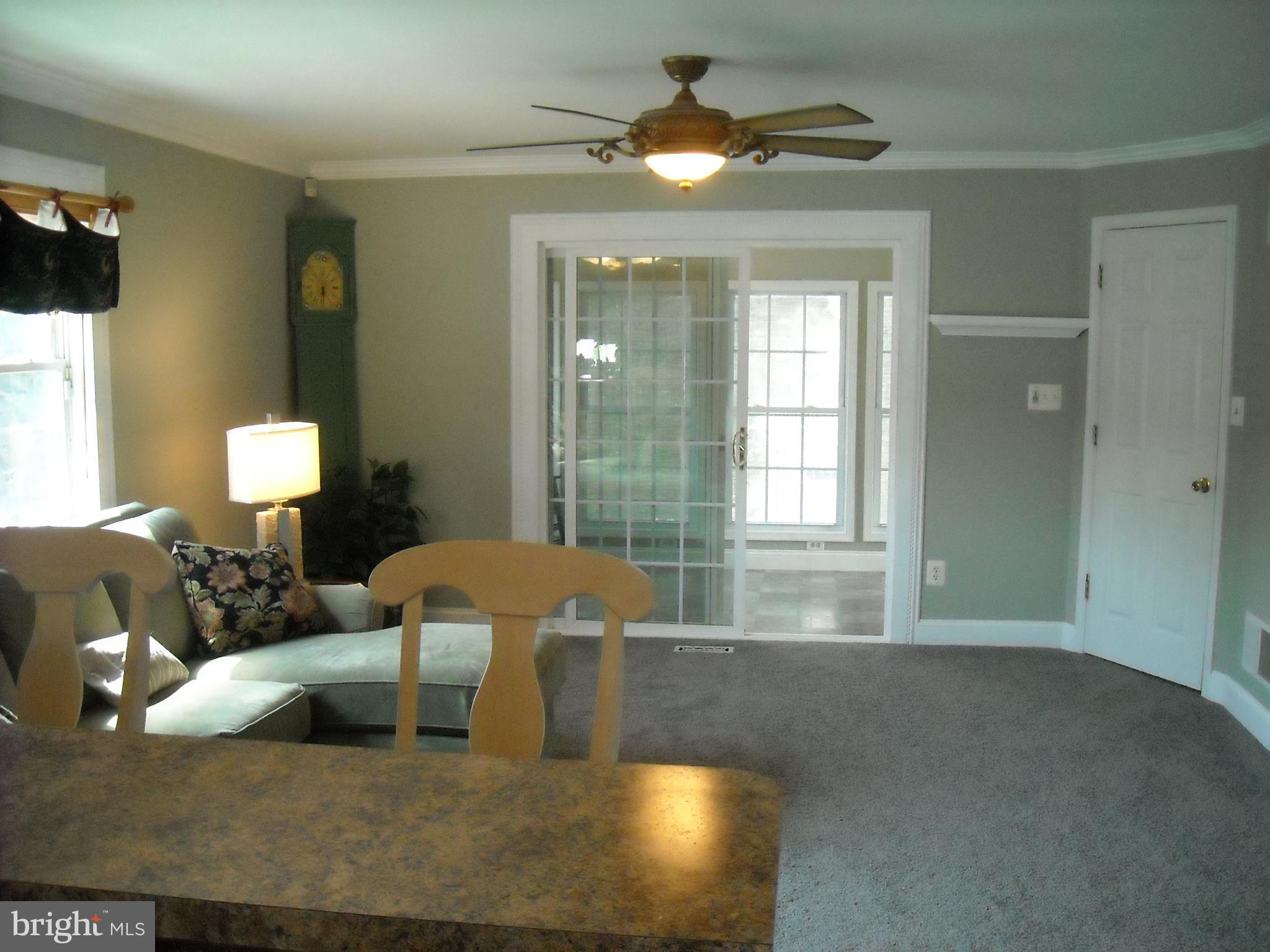 1005 Cedar Creek Road Baltimore, MD 21221 - Photo 12 of 30 Living Room
