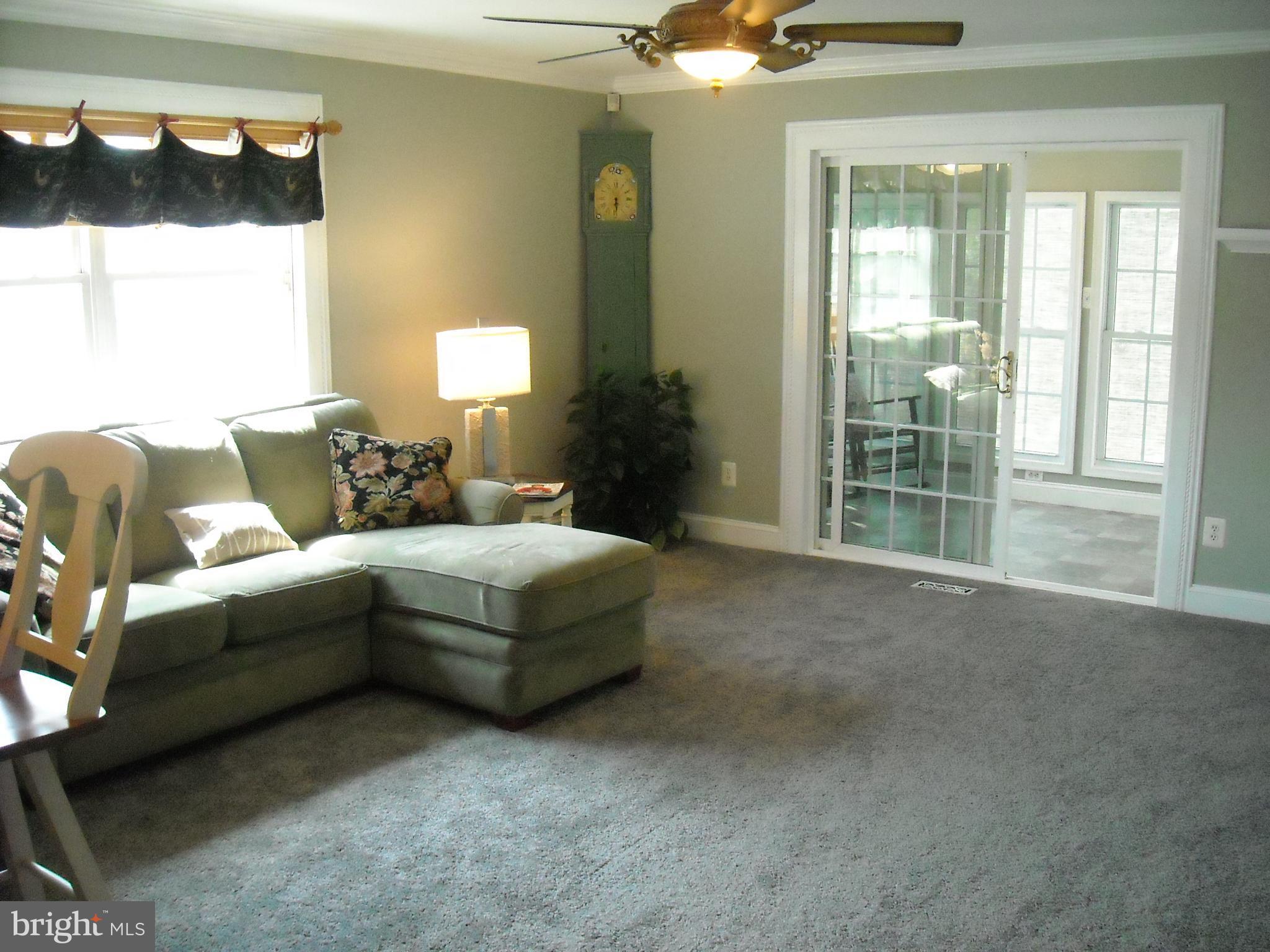 1005 Cedar Creek Road Baltimore, MD 21221 - Photo 13 of 30 Large Open Living Room